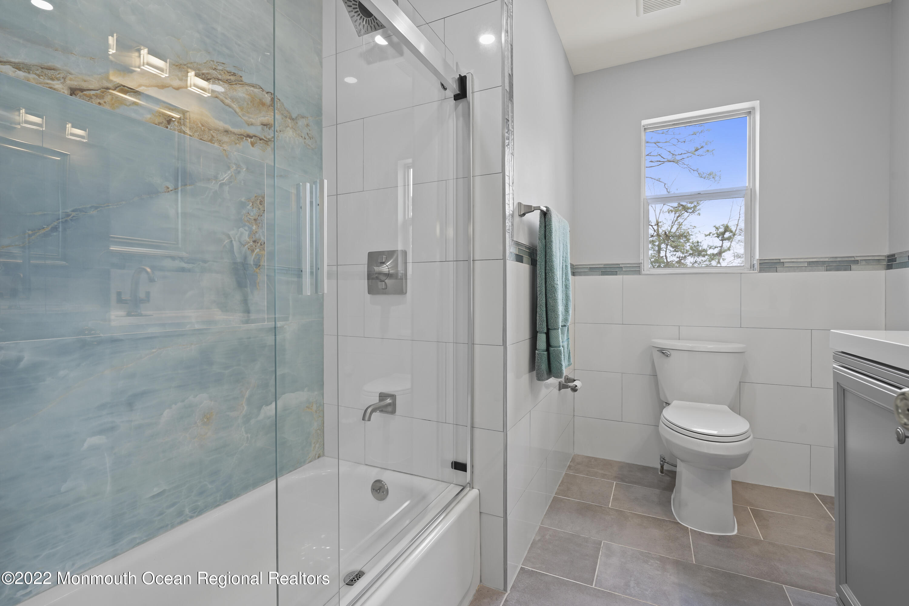 265 Timberline Road Toms River, NJ 08753 - Photo 4 of 26 C8865BE9-9AEB-4D79-8DC1-729C020758DA