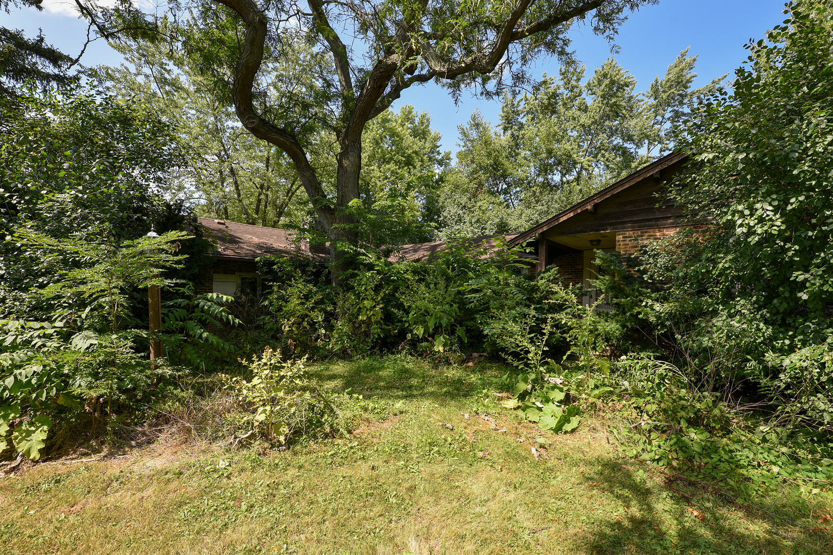 449 Cumnock Road Inverness, IL 60067 - Photo 7 of 10 a view of outdoor space and a yard