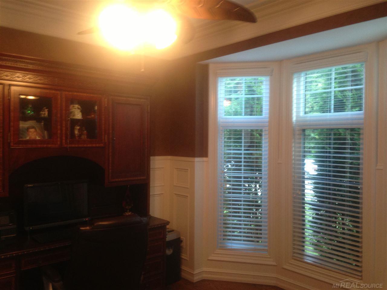 347 Mystic Rochester, MI 48306 - Photo 9 of 30 31259393-8.JPG