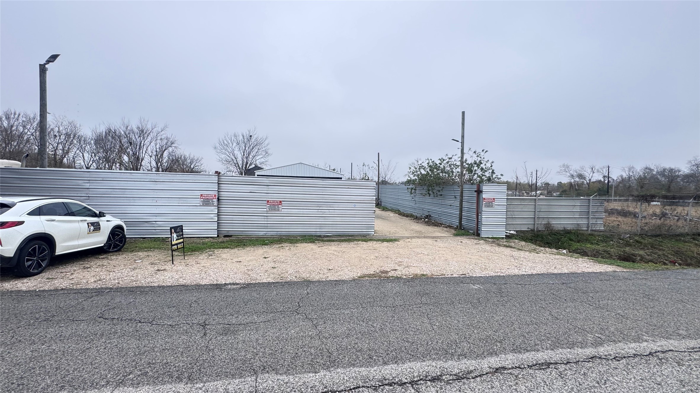 6315 Haight Street Houston, TX 77028 - Photo 17 of 23 a view of outdoor space and yard