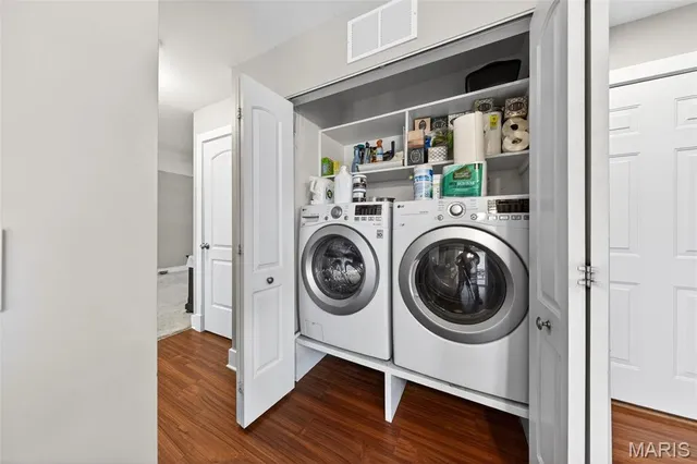 $330,000 | 1075 Fenton Park Drive, Fenton, MO 63026