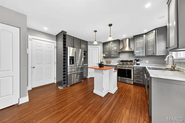 $330,000 | 1075 Fenton Park Drive, Fenton, MO 63026