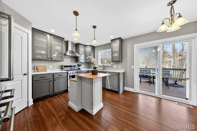 $330,000 | 1075 Fenton Park Drive, Fenton, MO 63026