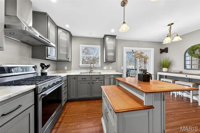 $330,000 | 1075 Fenton Park Drive, Fenton, MO 63026