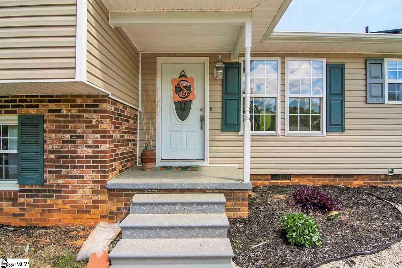 207 Brookmere Road Simpsonville, SC 29681 - Photo 3 of 29 Gallery Image 3
