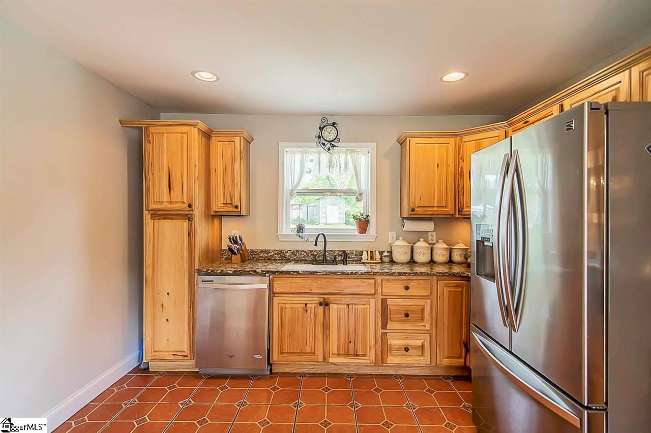 207 Brookmere Road Simpsonville, SC 29681 - Photo 8 of 29 Gallery Image 8