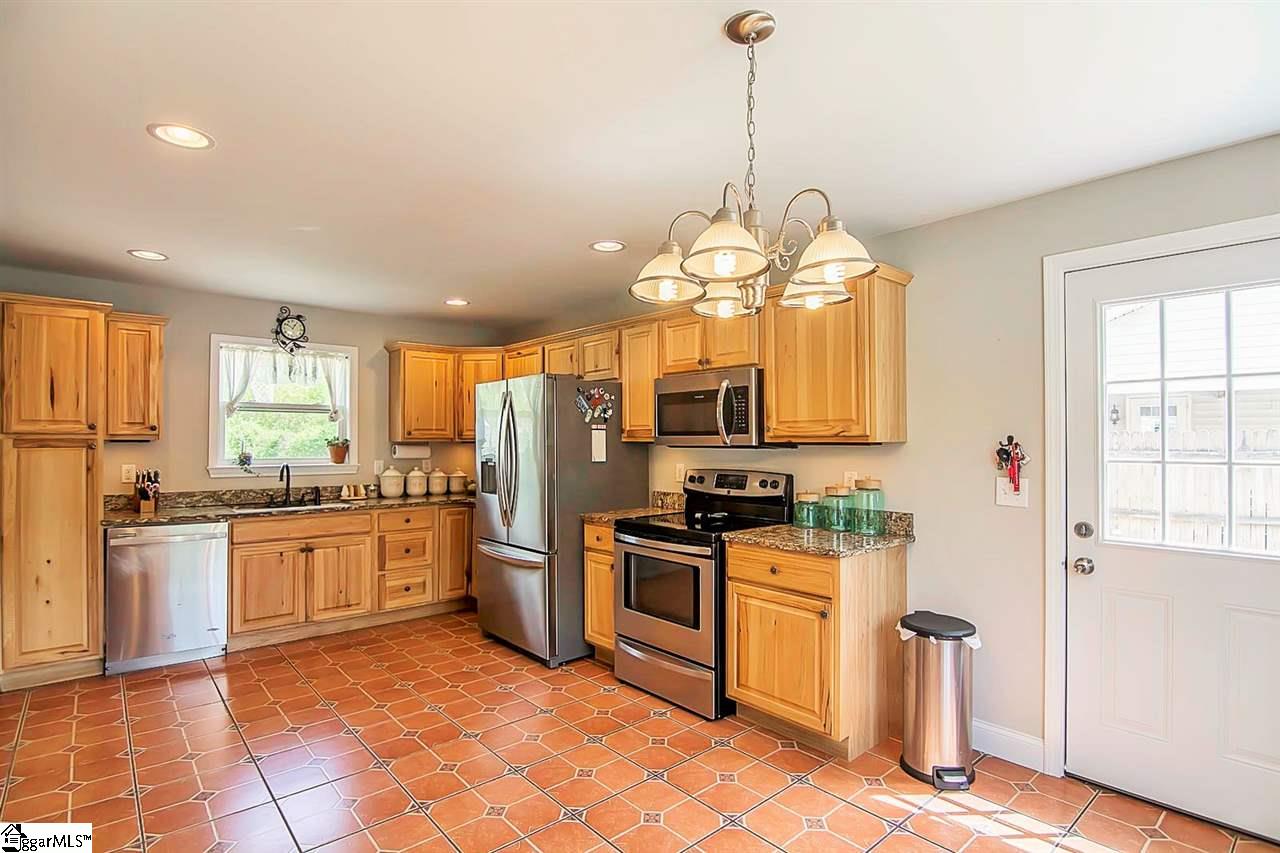 207 Brookmere Road Simpsonville, SC 29681 - Photo 9 of 29 Gallery Image 9