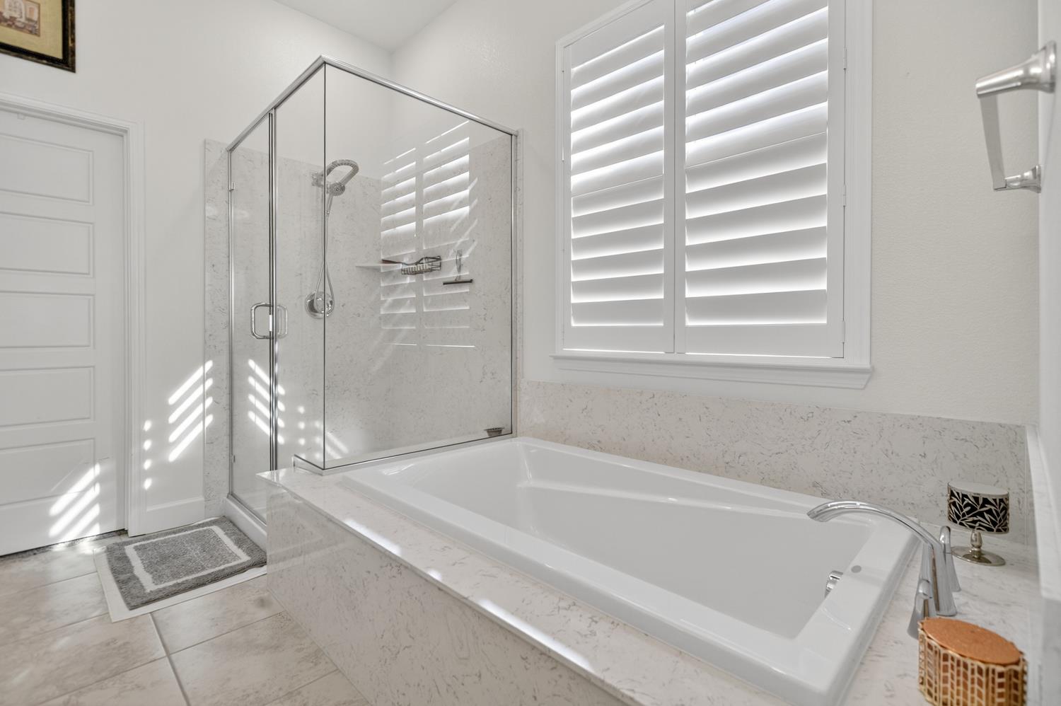 5603 Drifton Way Sacramento, CA 95835 - Photo 36 of 49 a bathroom with a tub a sink and a shower