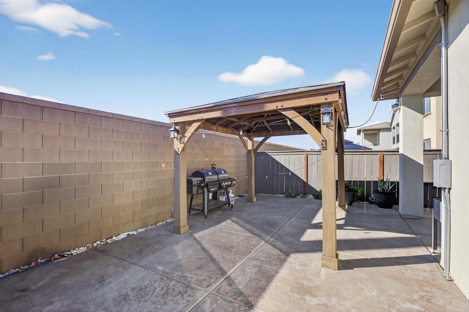 5603 Drifton Way Sacramento, CA 95835 - Photo 40 of 49 a view of entryway