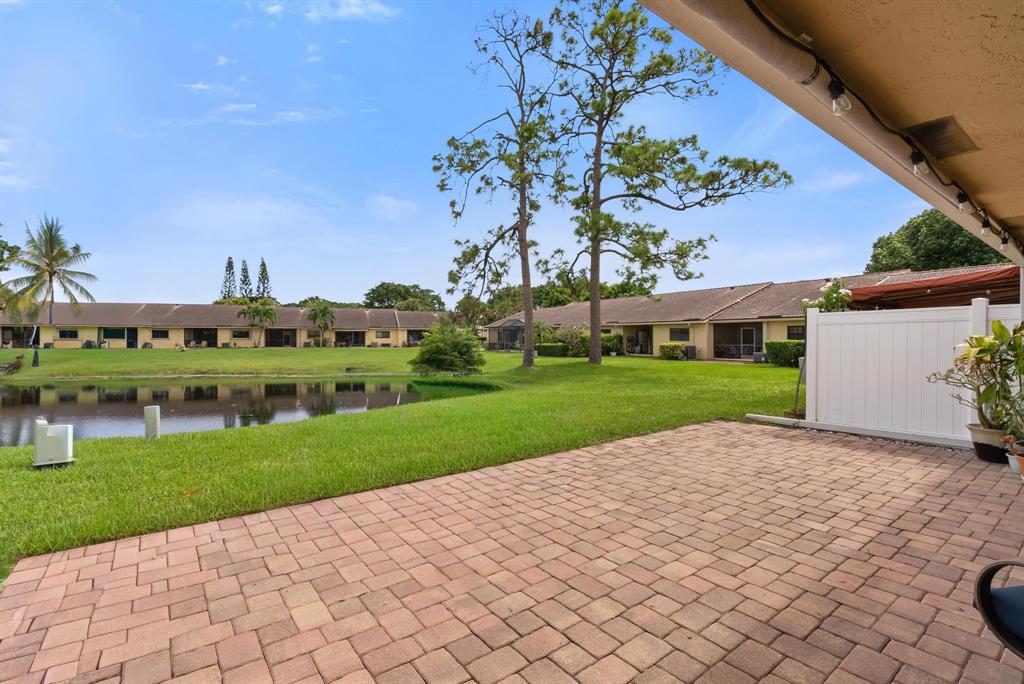 6734 Bridlewood Court, Unit 6734 Boca Raton, FL 33433 - Photo 29 of 42 a view of a garden with a fountain