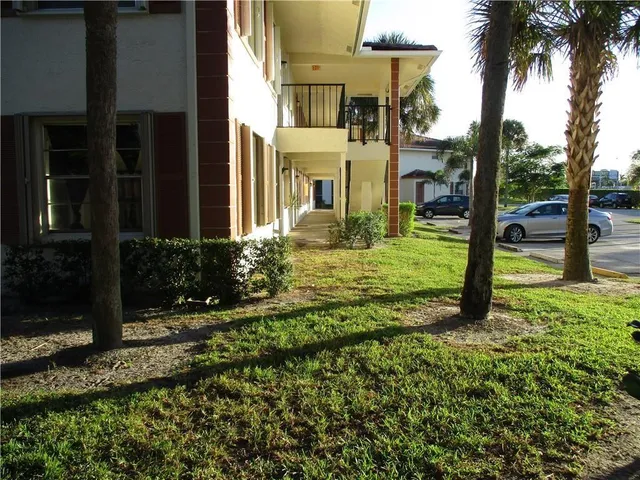 $2,650 | 9905 Three Lakes Circle, Unit 12D, Boca Raton, FL 33428