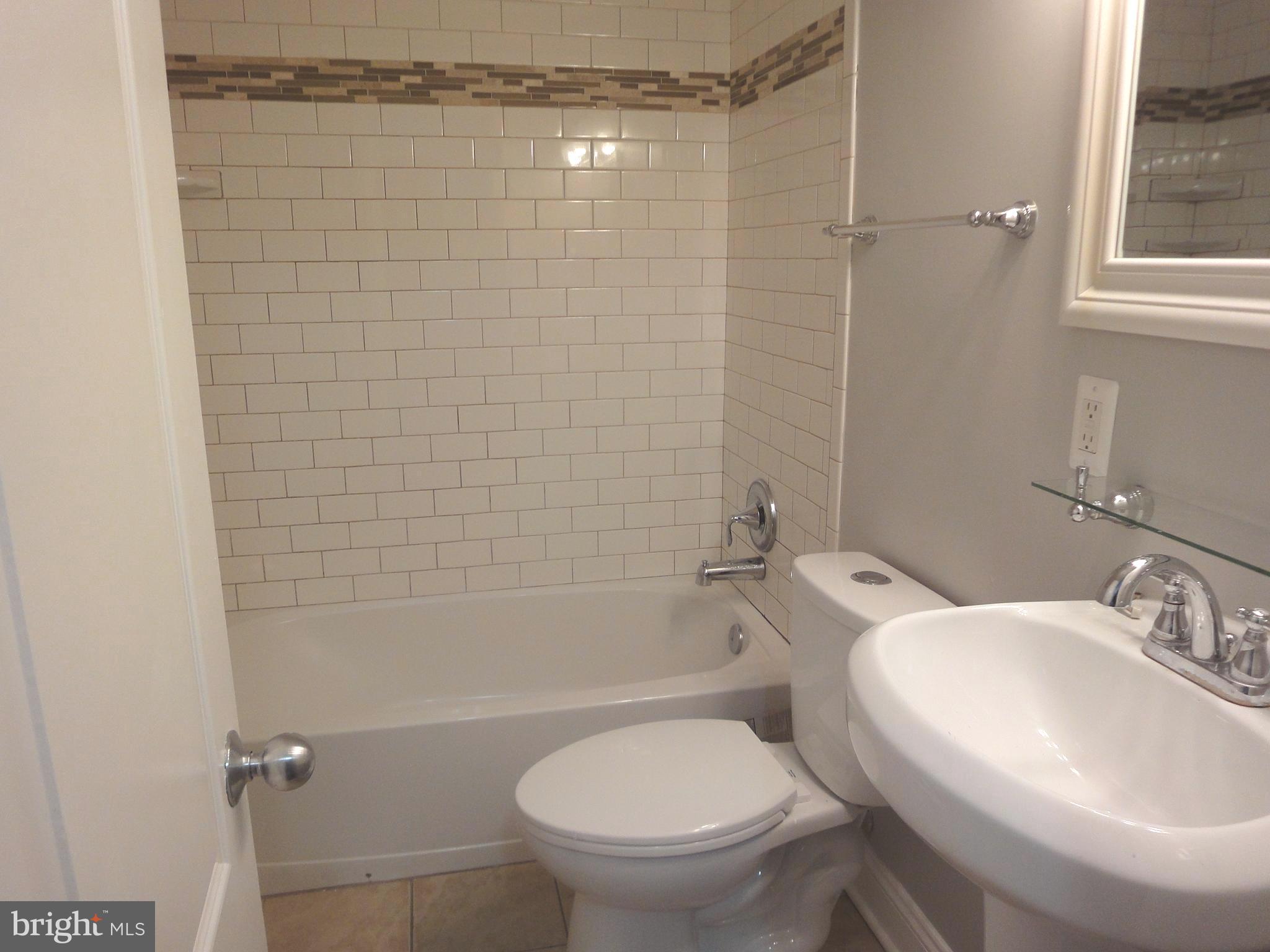 1803 Dunmere Road Baltimore, MD 21222 - Photo 6 of 14 Bathroom on upper level