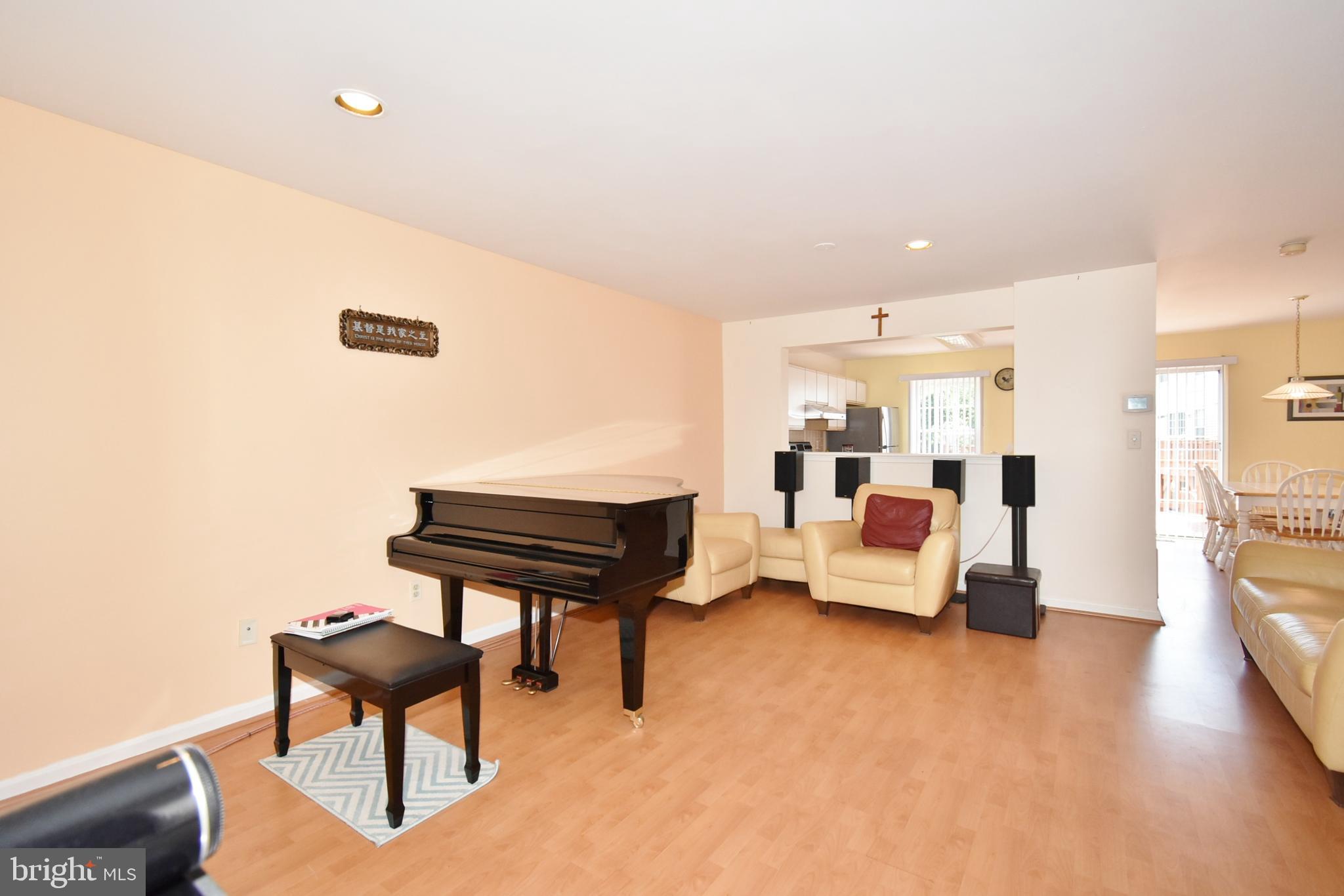 10959 Baskerville Road Reisterstown, MD 21136 - Photo 5 of 38 LIVING ROOM VIEW 4