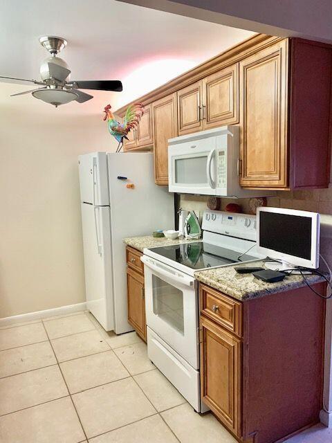 2091 Cornwall East Boca Raton, FL 33434 - Photo 3 of 25 Kitchen