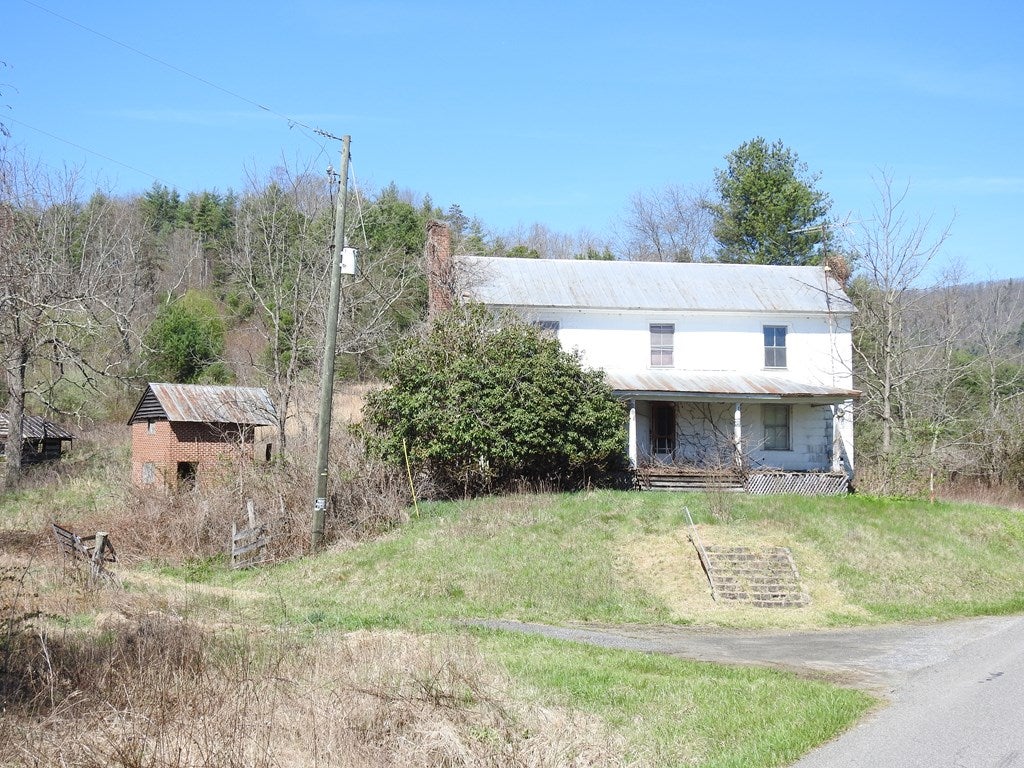 4168 Spring Valley Road Elk Creek, VA 24326 - Photo 10 of 28 Gallery Image 10