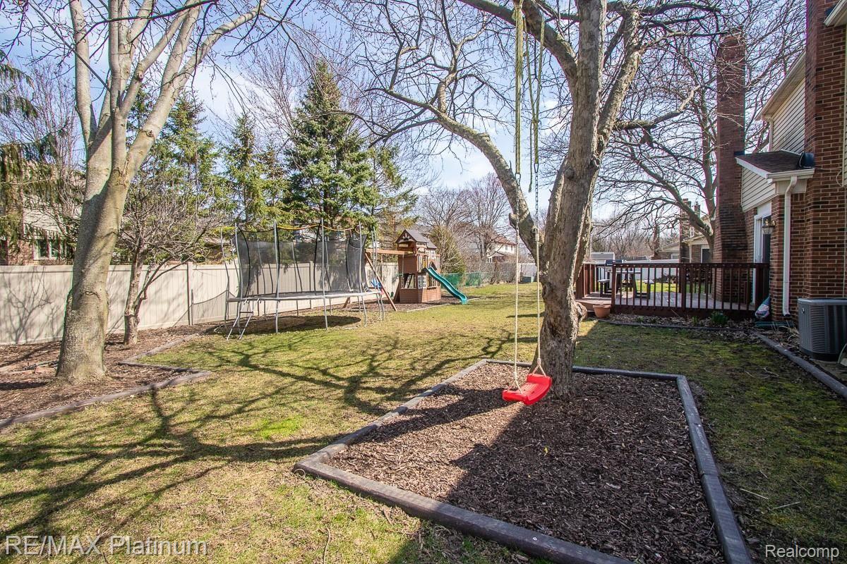 43584 Oakbrook Road Canton, MI 48187 - Photo 34 of 34 Backyard
