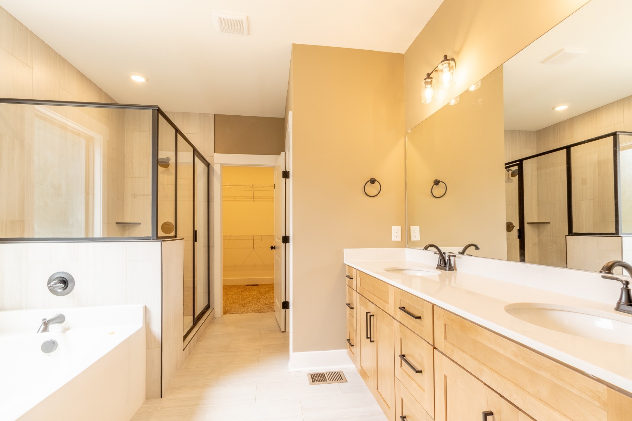 1191 Hangar Road Springfield, TN 37172 - Photo 14 of 25 a spacious bathroom with a tub sink shower and mirror