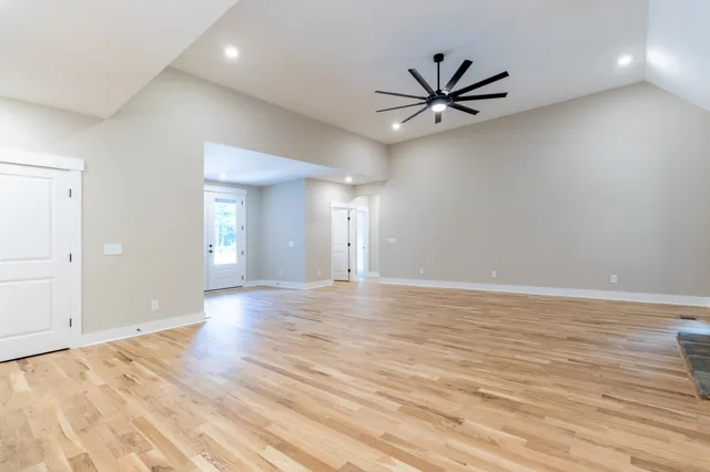 $915,000 | 1191 Hangar Road, Springfield, TN 37172