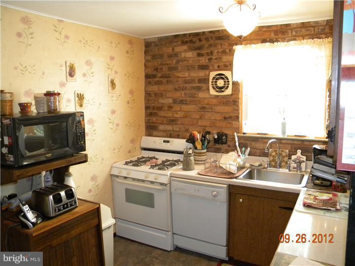 501 Barbara Road Fairless Hills, PA 19030 - Photo 10 of 25 Kitchen