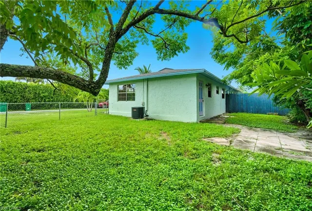 $1,299,900 | 2662-2656 Mangrove Street, Naples, FL 34112