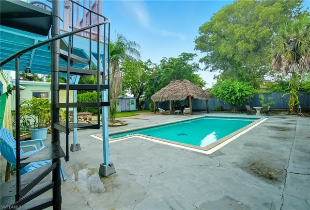 $1,299,900 | 2662-2656 Mangrove Street, Naples, FL 34112