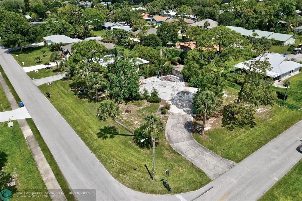 702 Lake Drive Sebastian, FL 32958 - Photo 12 of 14 a view of a garden with a fountain