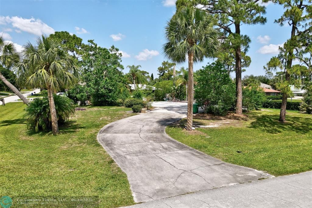 702 Lake Drive Sebastian, FL 32958 - Photo 13 of 14 a view of a park with a tree