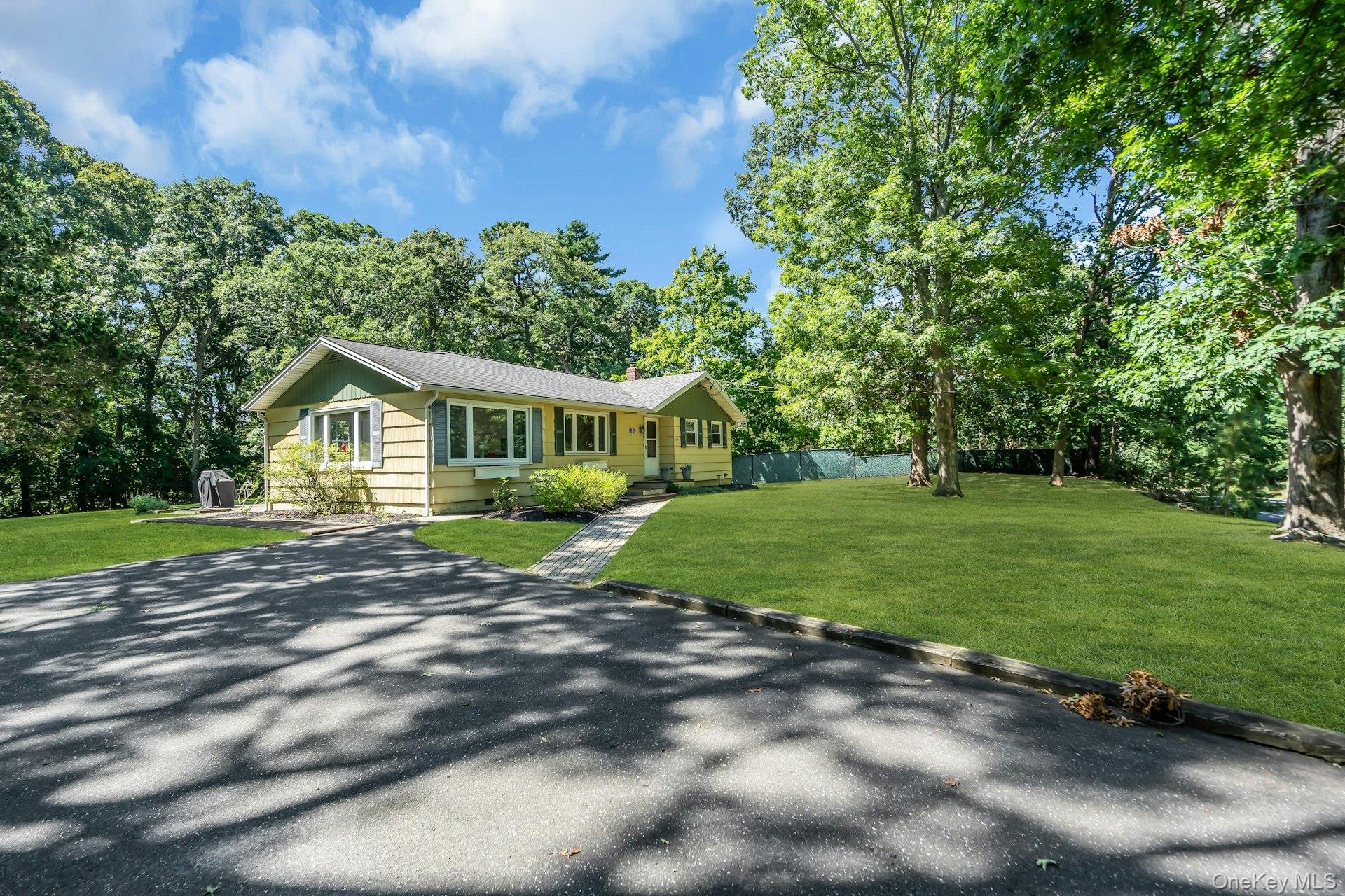 69 Squiretown Road Hampton Bays, NY 11946 - Photo 3 of 21 Gallery Image 3