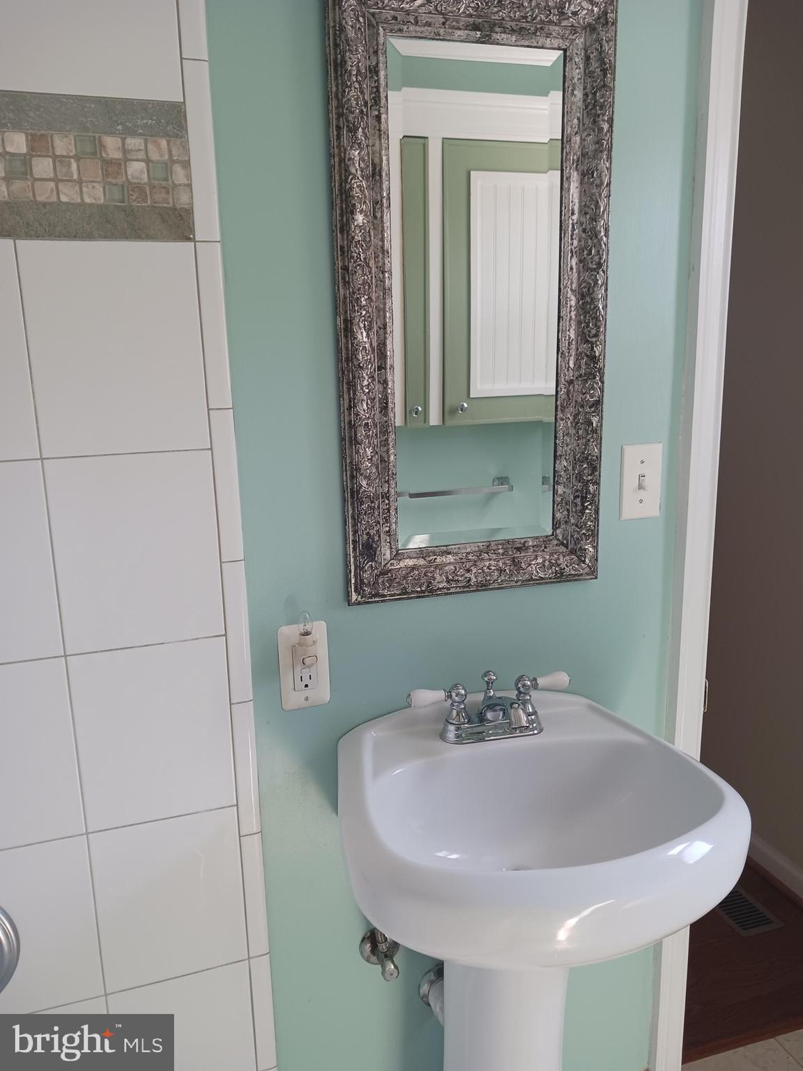 11110 Midvale Road Kensington, MD 20895 - Photo 26 of 32 2nd bathroom