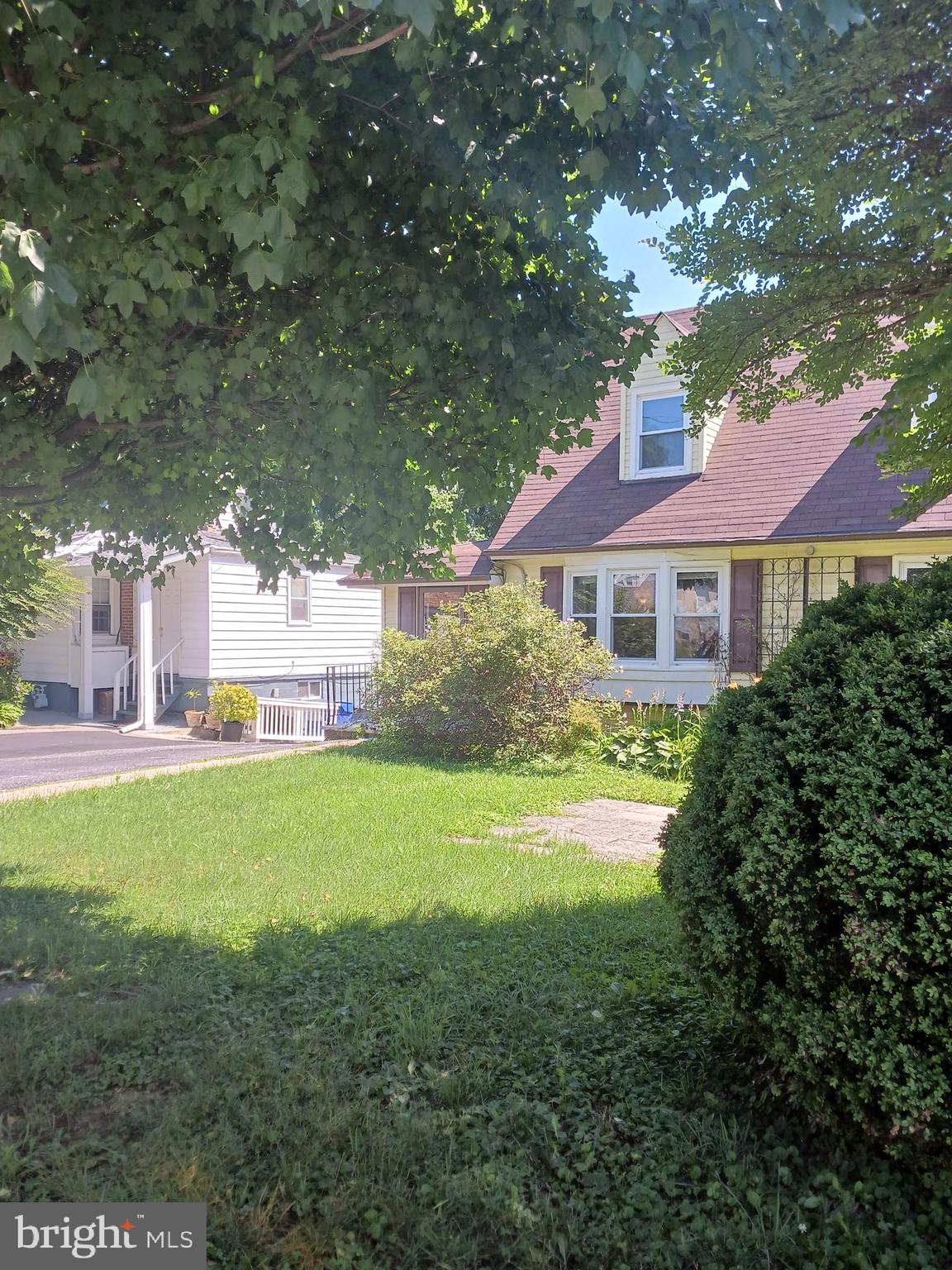 11110 Midvale Road Kensington, MD 20895 - Photo 31 of 32 Side view & driveway