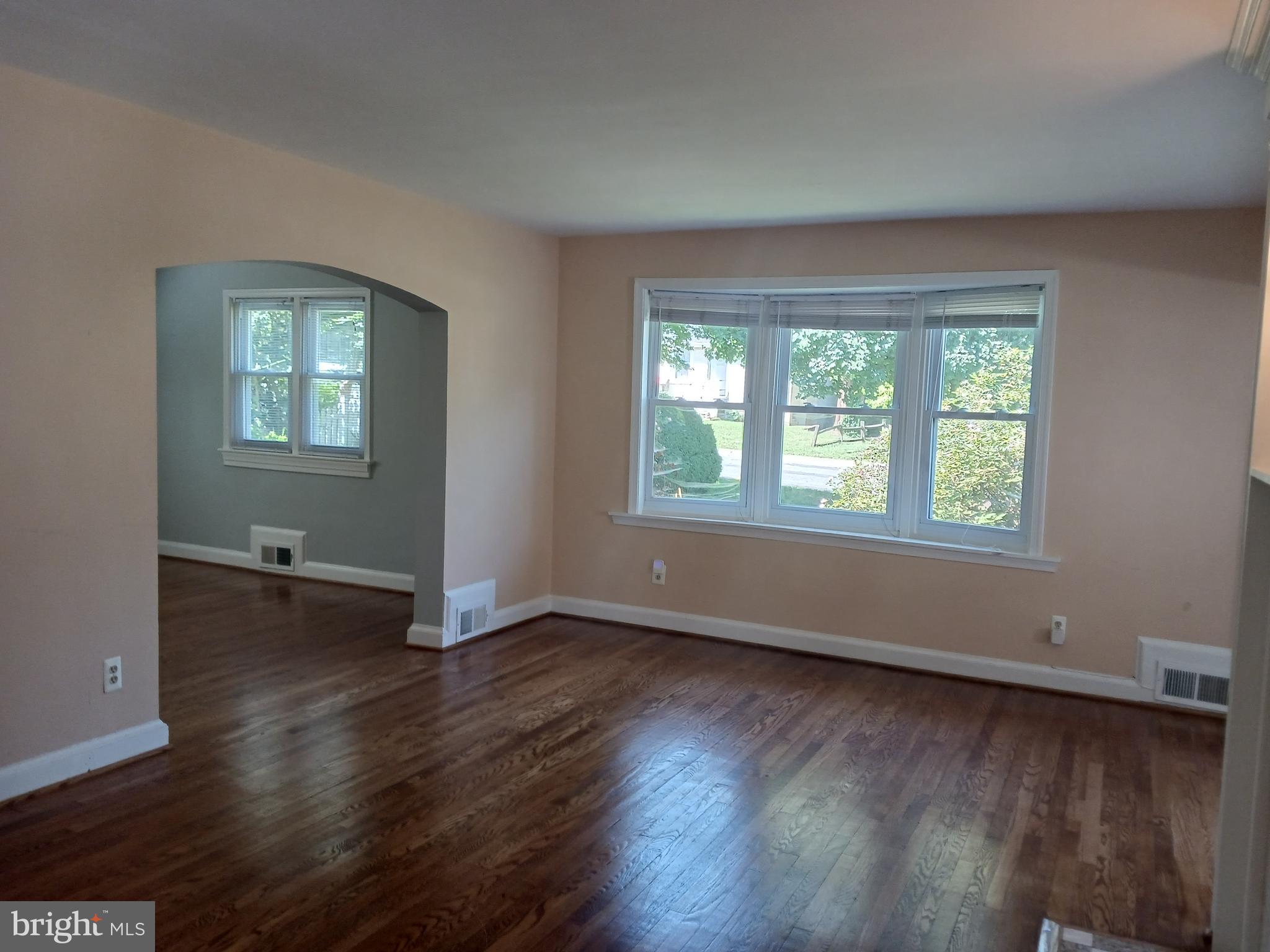 11110 Midvale Road Kensington, MD 20895 - Photo 7 of 32 Living-room