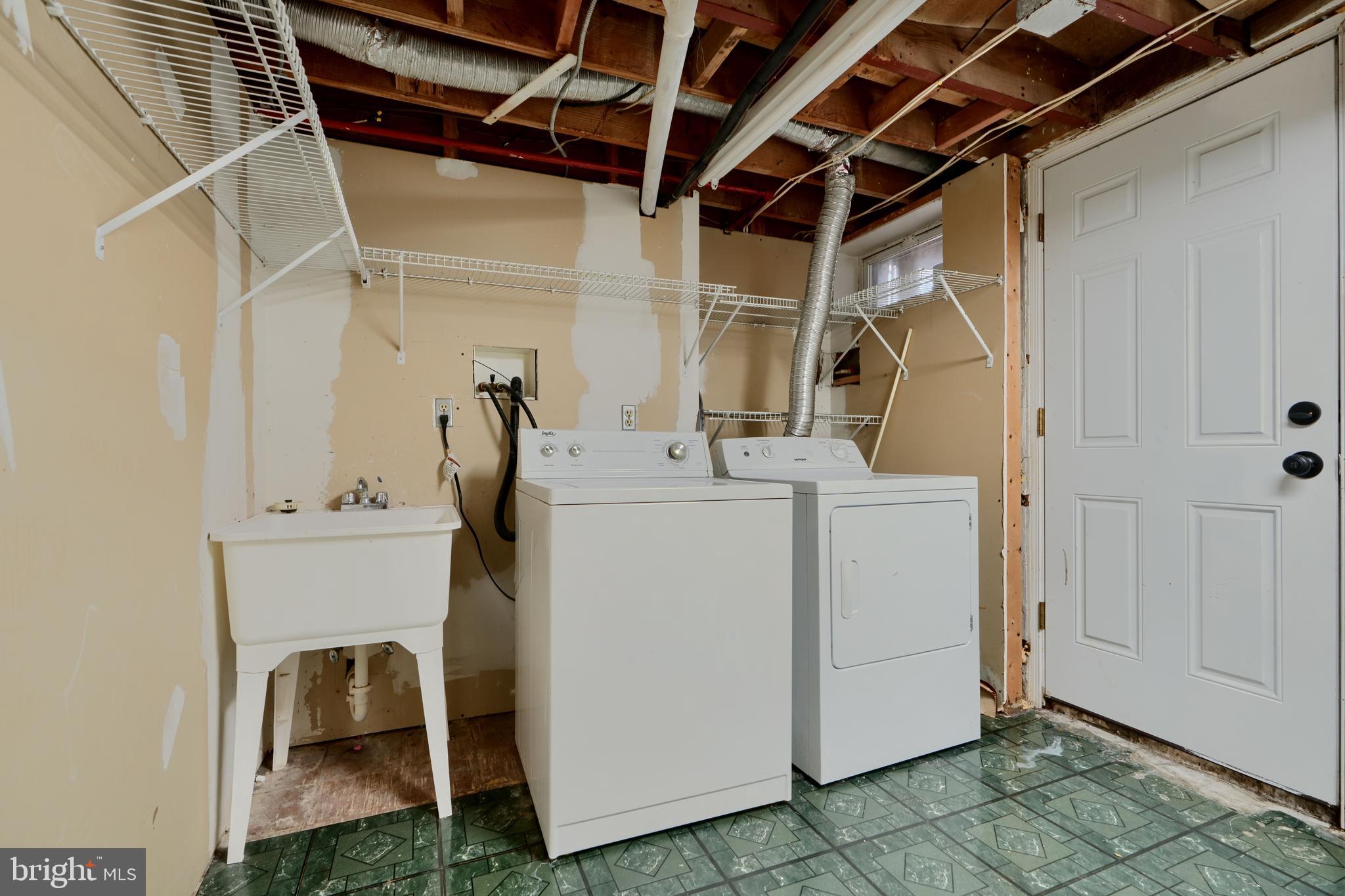 910 Radcliffe Road Towson, MD 21204 - Photo 30 of 32 a utility room with dryer and washer