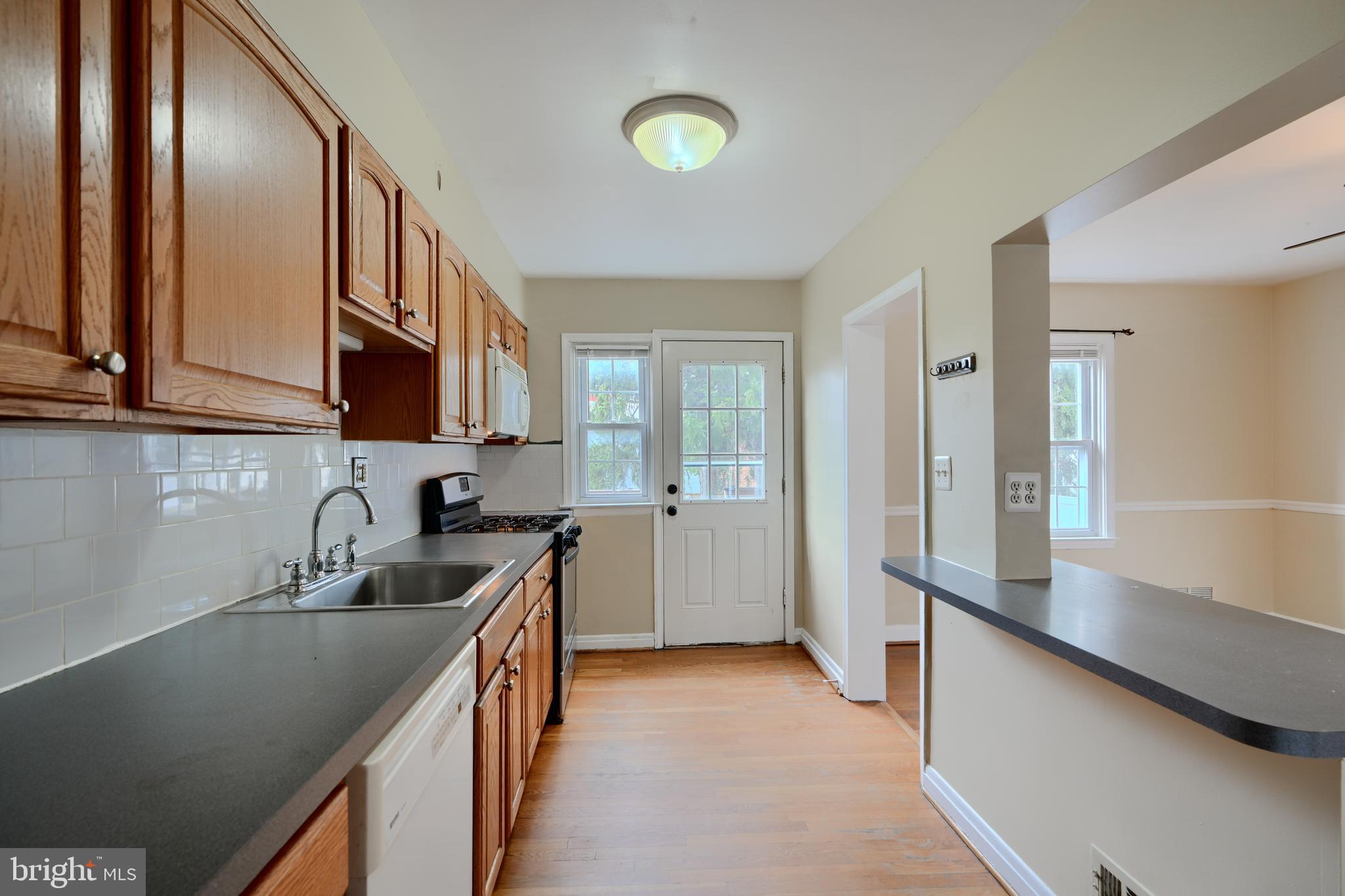 910 Radcliffe Road Towson, MD 21204 - Photo 9 of 32 a kitchen with granite countertop a sink stove and cabinets