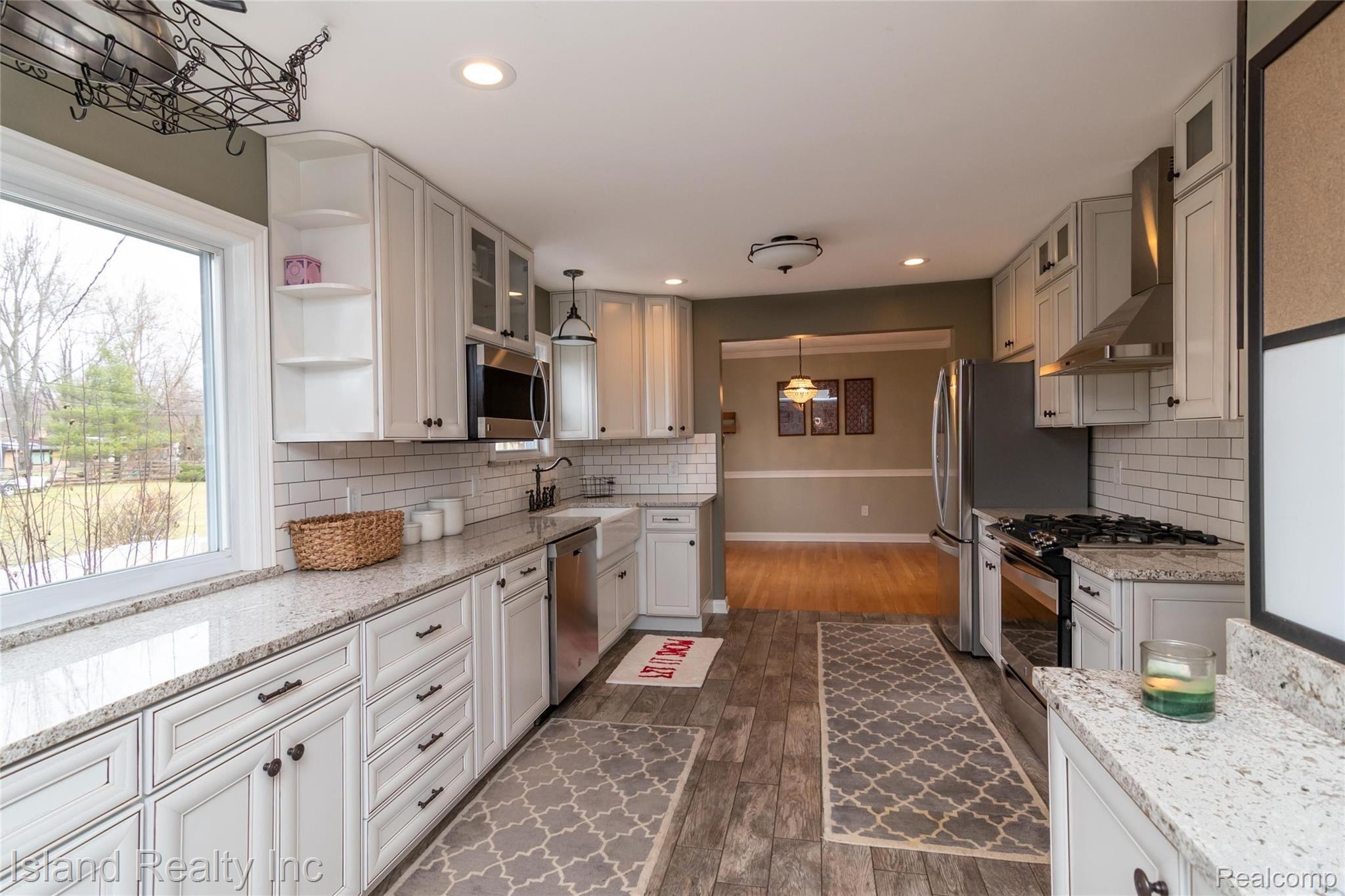 8282 Hampton Road Grosse Ile, MI 48138 - Photo 10 of 40 DSC_2780-HDR-Edit.jpg