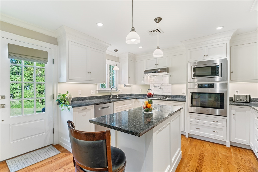 2 Woodridge Road Dover, MA 02030 - Photo 4 of 27