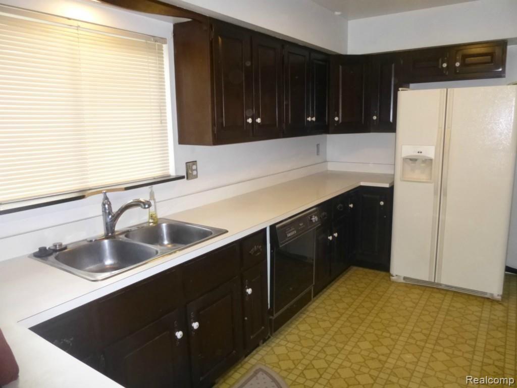 751 Trinway Road Troy, MI 48085 - Photo 10 of 29 P1070930.jpg