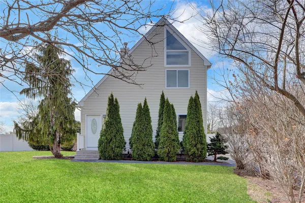 $629,900 | 7 Roan Lane, Riverhead, NY 11901