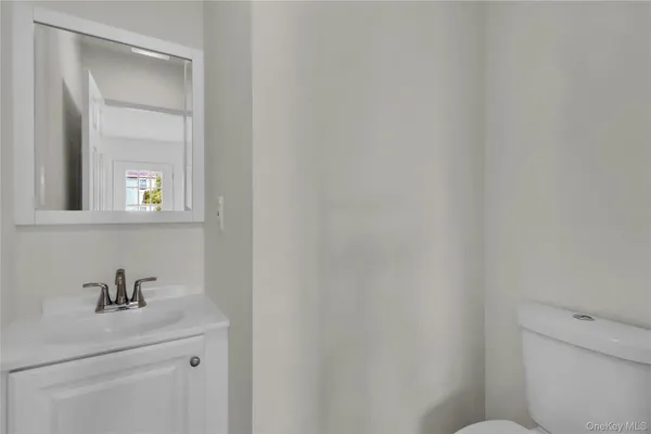 $629,900 | 7 Roan Lane, Riverhead, NY 11901