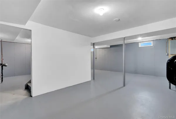 $629,900 | 7 Roan Lane, Riverhead, NY 11901