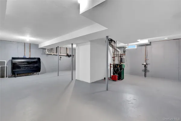 $629,900 | 7 Roan Lane, Riverhead, NY 11901