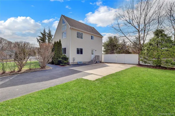 $629,900 | 7 Roan Lane, Riverhead, NY 11901