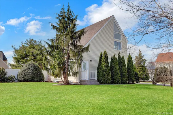 $629,900 | 7 Roan Lane, Riverhead, NY 11901