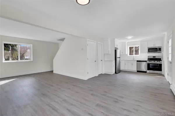 $629,900 | 7 Roan Lane, Riverhead, NY 11901