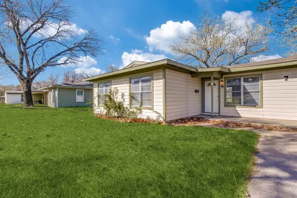 $1,095 | 7 Pershing Drive, Unit A, Denison, TX 75020