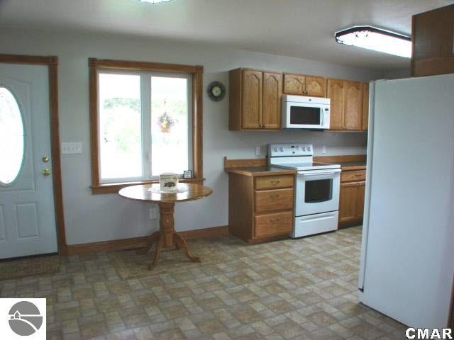 232 East Fillmore Road Ithaca, MI 48847 - Photo 6 of 25 1772360-5.JPG