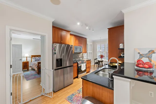 $3,295 | 1008 Portland Avenue, Minneapolis, MN 55404