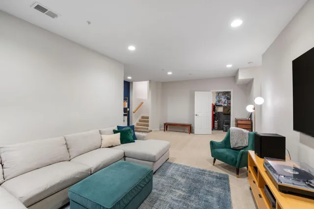 $3,295 | 1008 Portland Avenue, Minneapolis, MN 55404