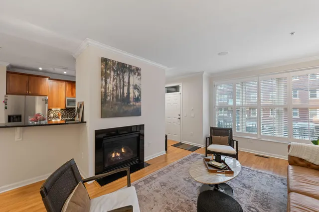 $3,295 | 1008 Portland Avenue, Minneapolis, MN 55404