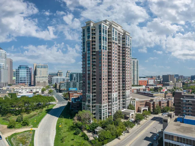 $3,295 | 1008 Portland Avenue, Minneapolis, MN 55404