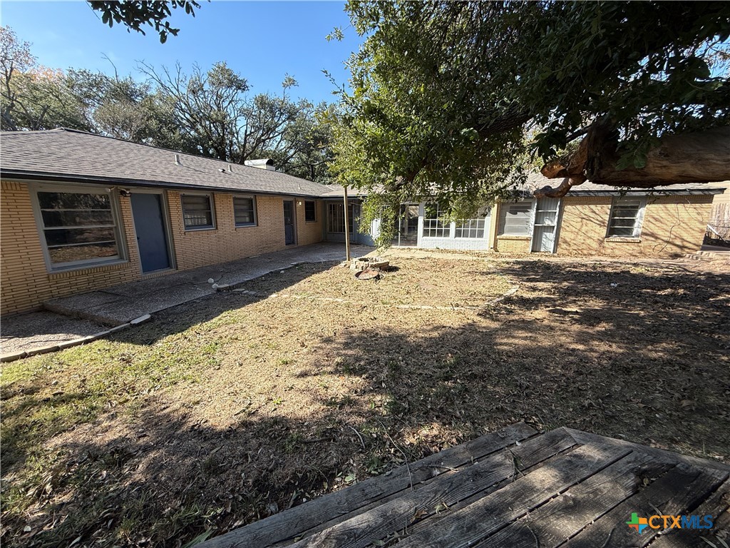 1701 North 13th Street Temple, TX 76501 - Photo 46 of 48 a front view of a house with a yard